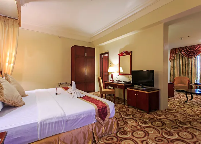 Отель Sarrosa International And Residential