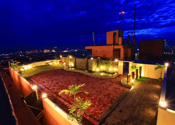 Hotel Sarrosa International And Residential