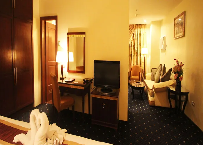 Отель Sarrosa International And Residential